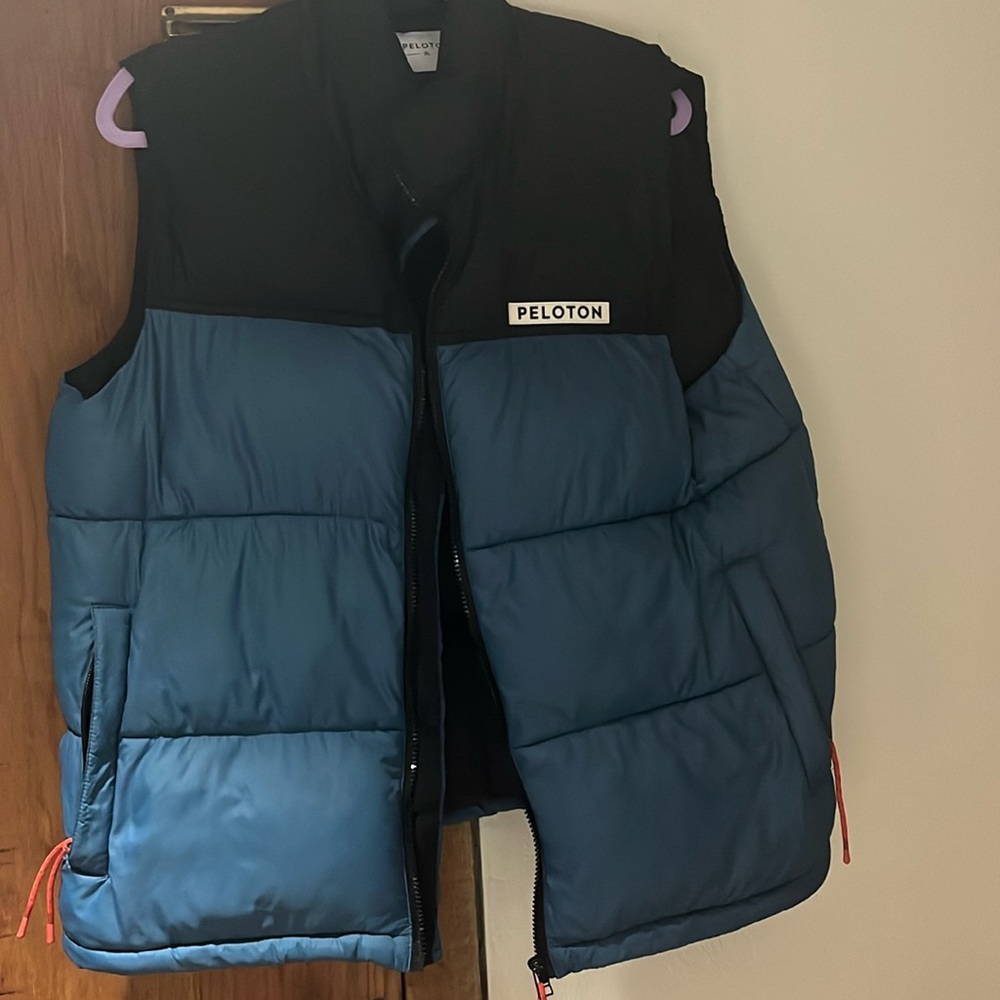 Peloton puffer vest XL